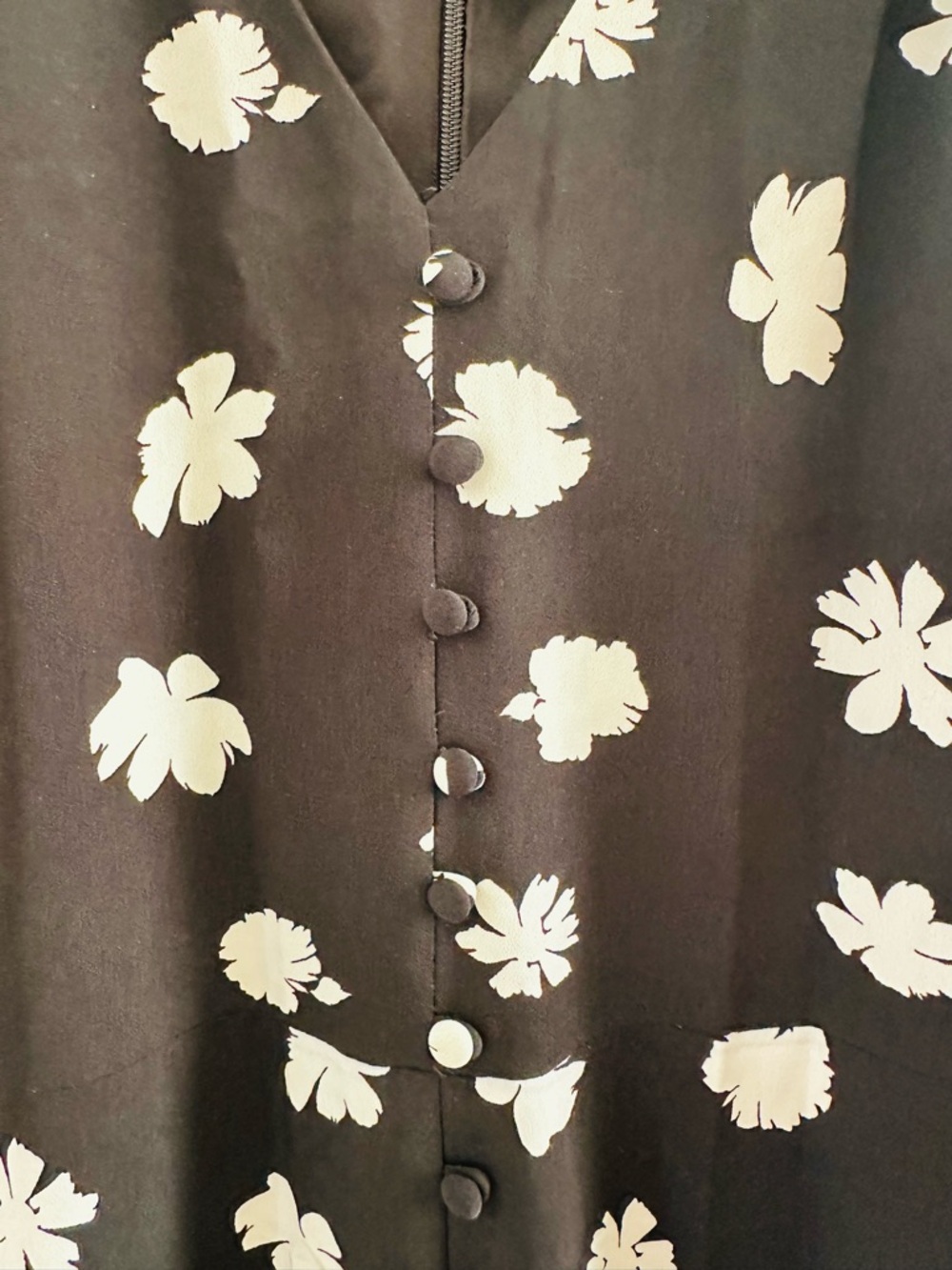 Karl Lagerfeld Paris Flowy Black & White Floral Print Dress - Picture 2 of 12